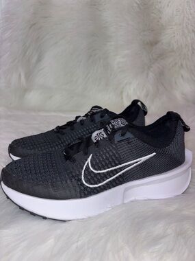 Nike Black & White Flyknit Running Shoes